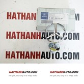 Lô gô nắp ca pô trước xe Mercedes E63 AMG - 2218800086